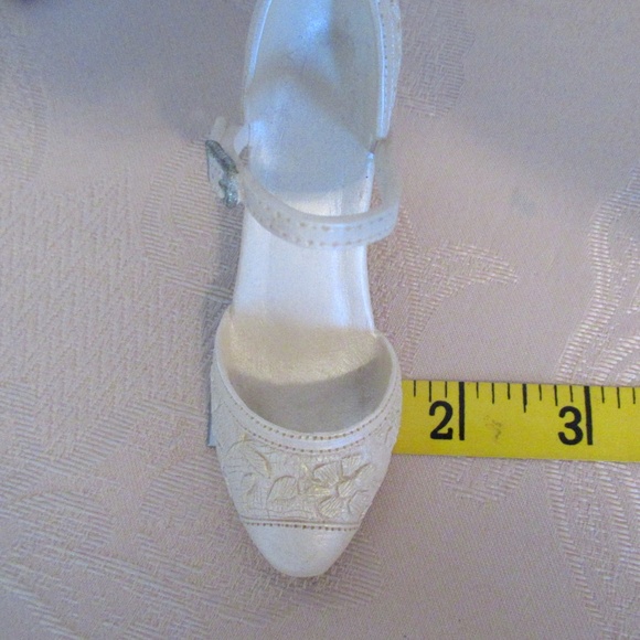 Just The Right Shoe by Raine "Shower of Flowers" - Picture 9 of 10